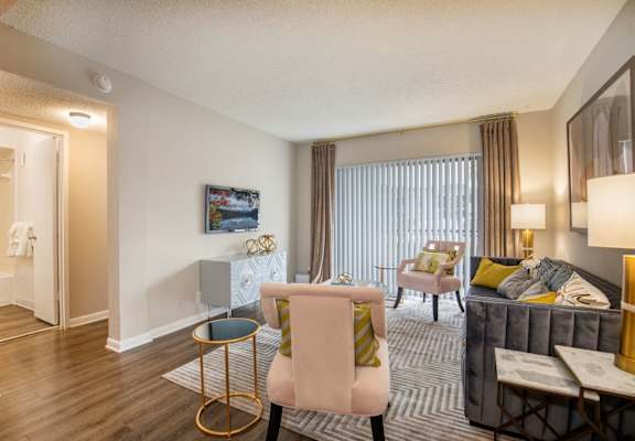 Del Oro Apartment Homes apartments in Sunrise, FL
