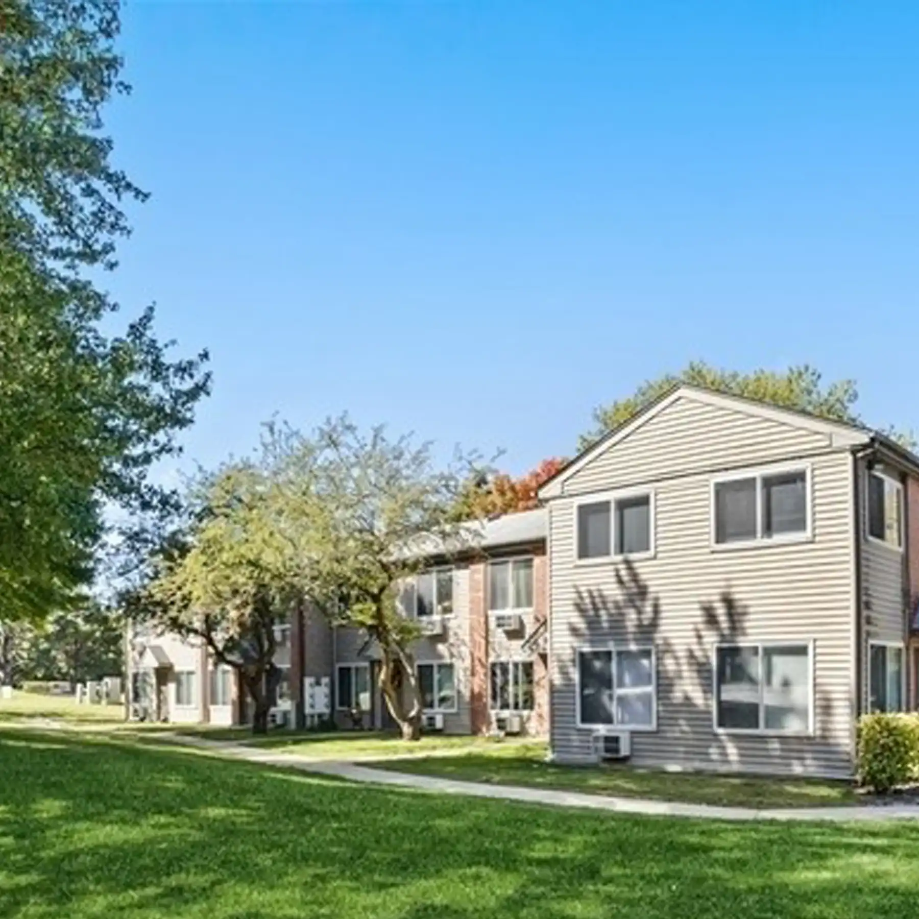 Buena Vista Apartments and Townhomes apartments in Elgin, IL