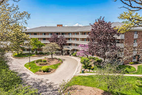 Luna Park apartments in Waukegan, IL