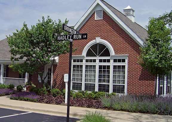 Village Green of Schaumburg apartments in Schaumburg, IL