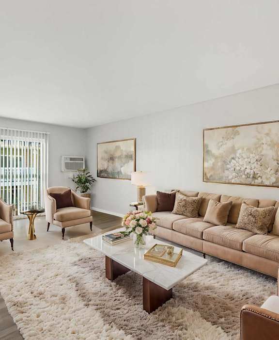 The Preserve at Woodfield apartments in Schaumburg, IL