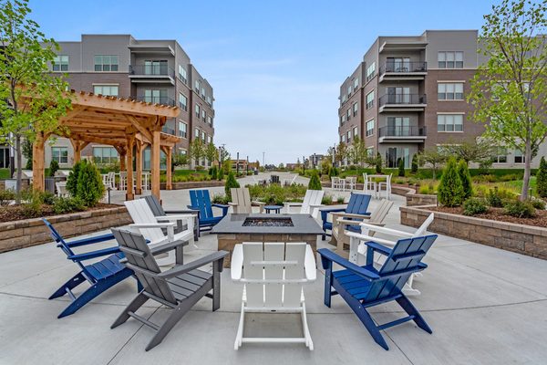 Watermark at the Grove apartments in Elgin, IL