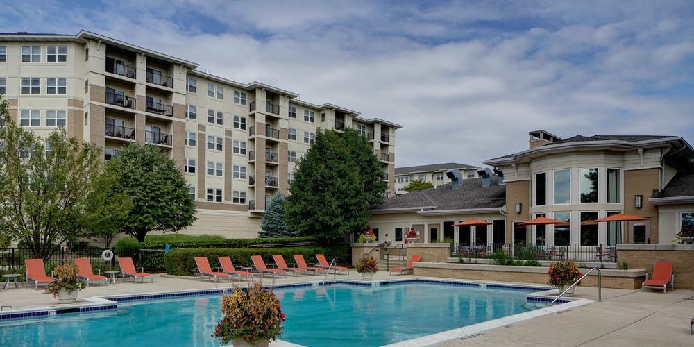 AMLI at Seven Bridges apartments in Woodridge, IL