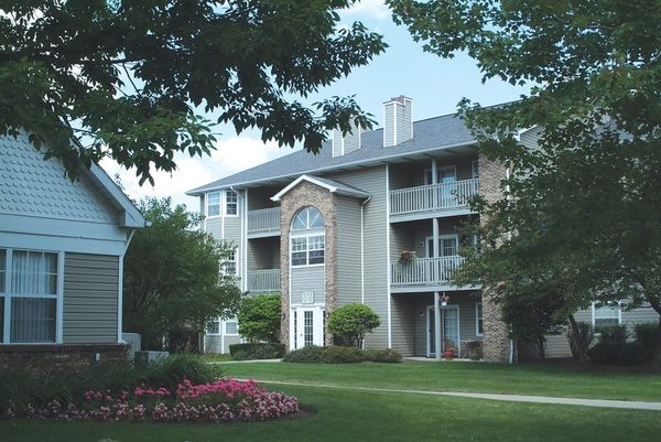 Woodbury Commons apartments in Parma, OH