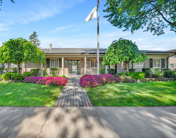 Cambridge on Ford apartments in Westland, MI