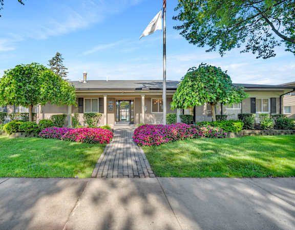 Cambridge on Ford apartments in Westland, MI