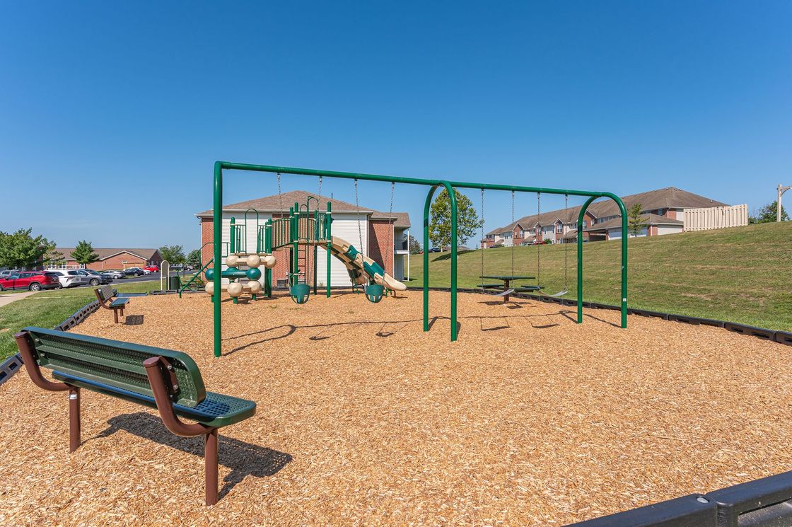 Knollwood Crossing apartments in Hamilton, OH