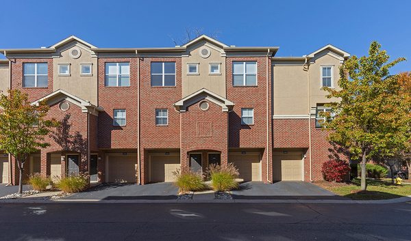 Fairlane Town Center Apartment Homes apartments in Dearborn, MI