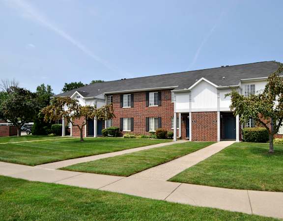 Bloomfield Villas apartments in Pontiac, MI