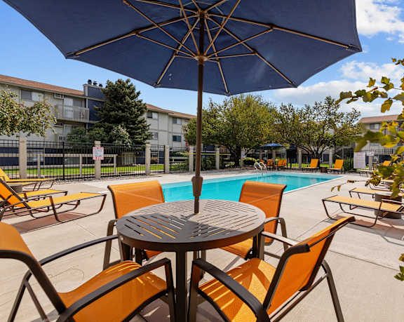 Peaks at Meadow Ridge apartments