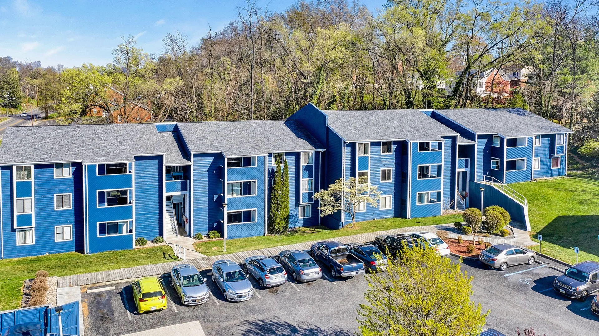 Langdon Square at Raleigh Court apartments in Roanoke, VA