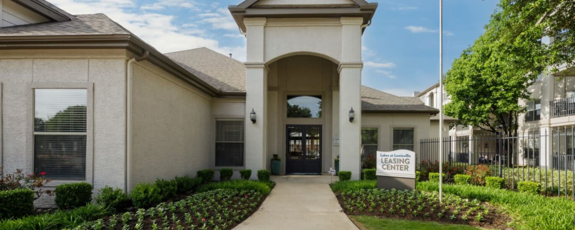 Lakes at Lewisville apartments in Lewisville, TX
