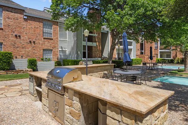 Bristol Apartment Living apartments in Dallas, TX
