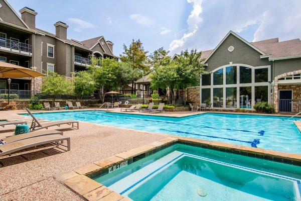 The Pavilions apartments in Dallas, TX