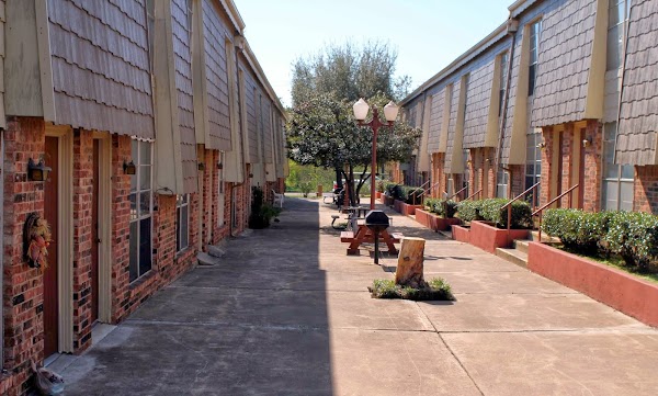 The Studio Place Apartments apartments in Addison, TX