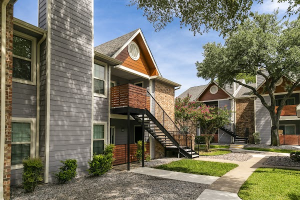 Hebron Oaks Apartments apartments in Addison TX