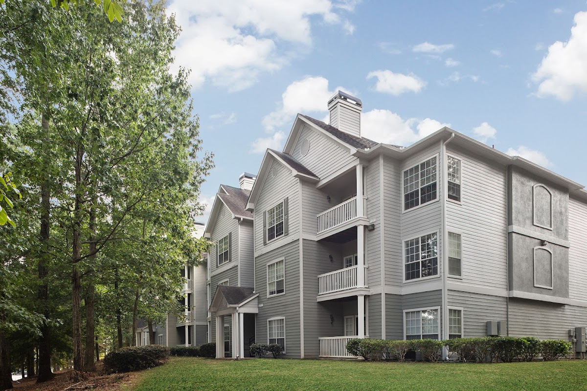 Creekside Corners apartments in Stonecrest, GA