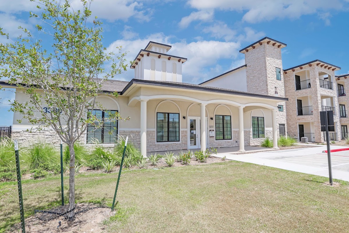 Avanti Legacy at Emerald Point apartments in Mcallen TX