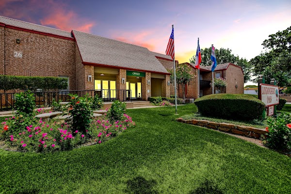 Londonderry Oaks Apartments apartments in Addison, TX