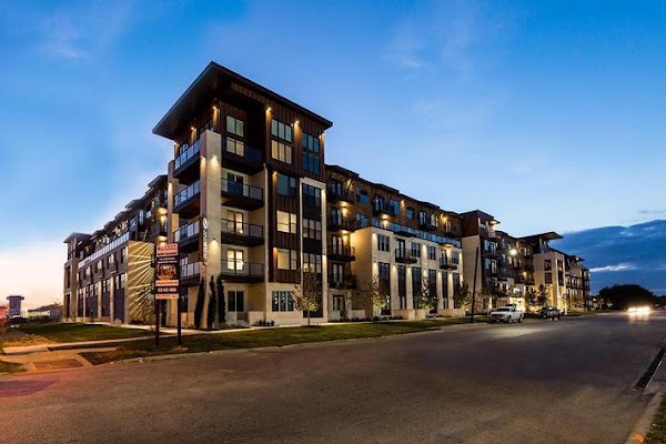 Bell Lakeshore Apartments apartments in Austin, TX