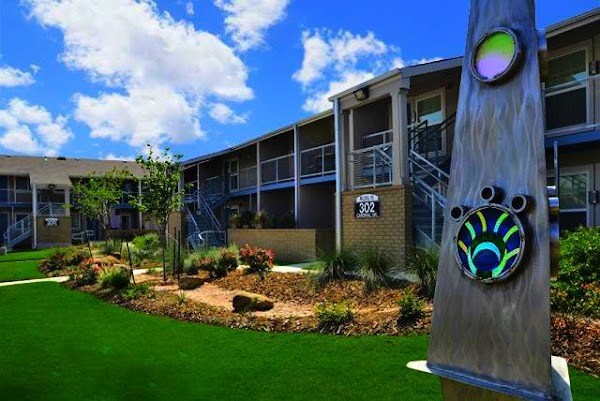 The Roxton Apartments apartments in Addison, TX