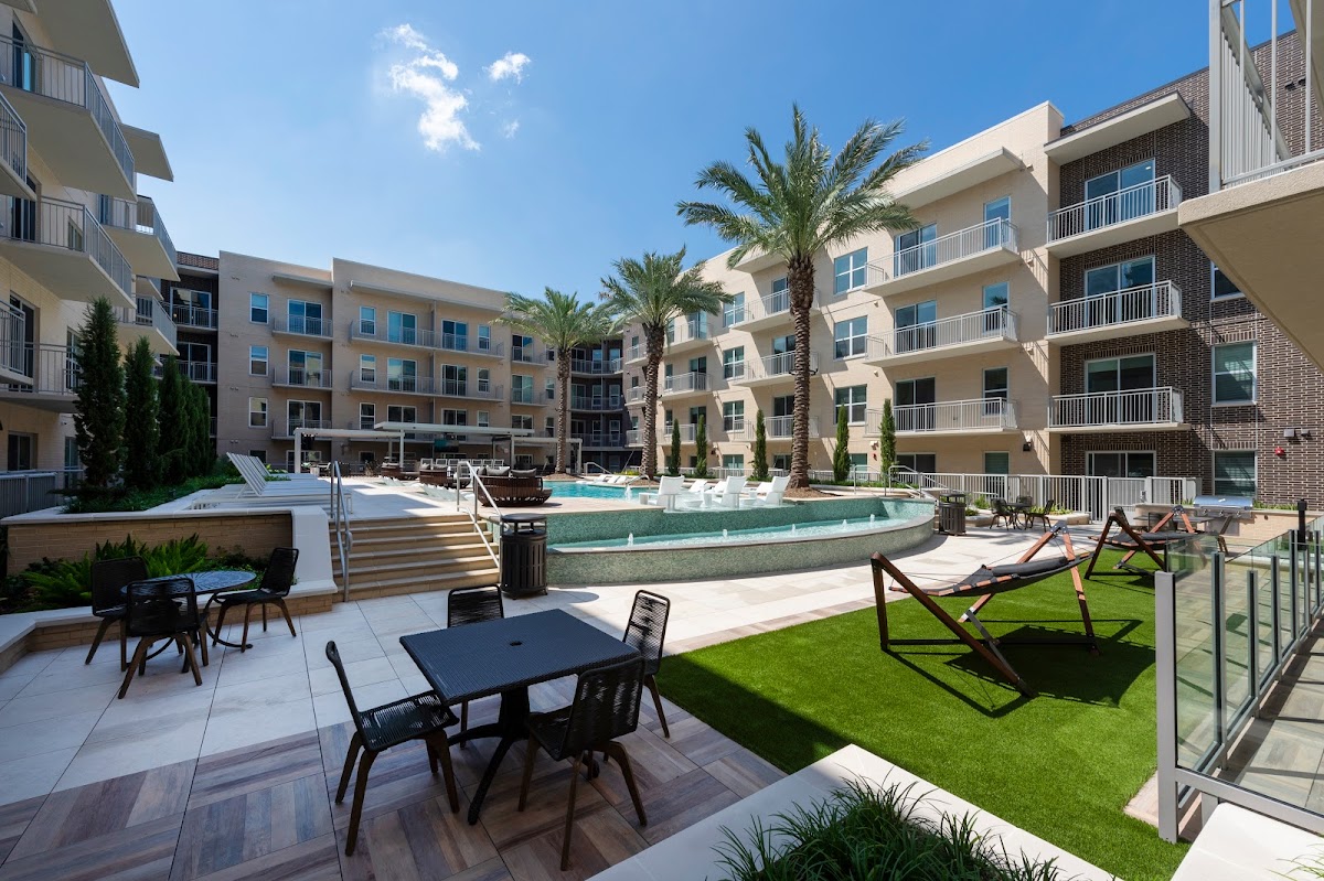 Pearl Marketplace apartments in Houston TX