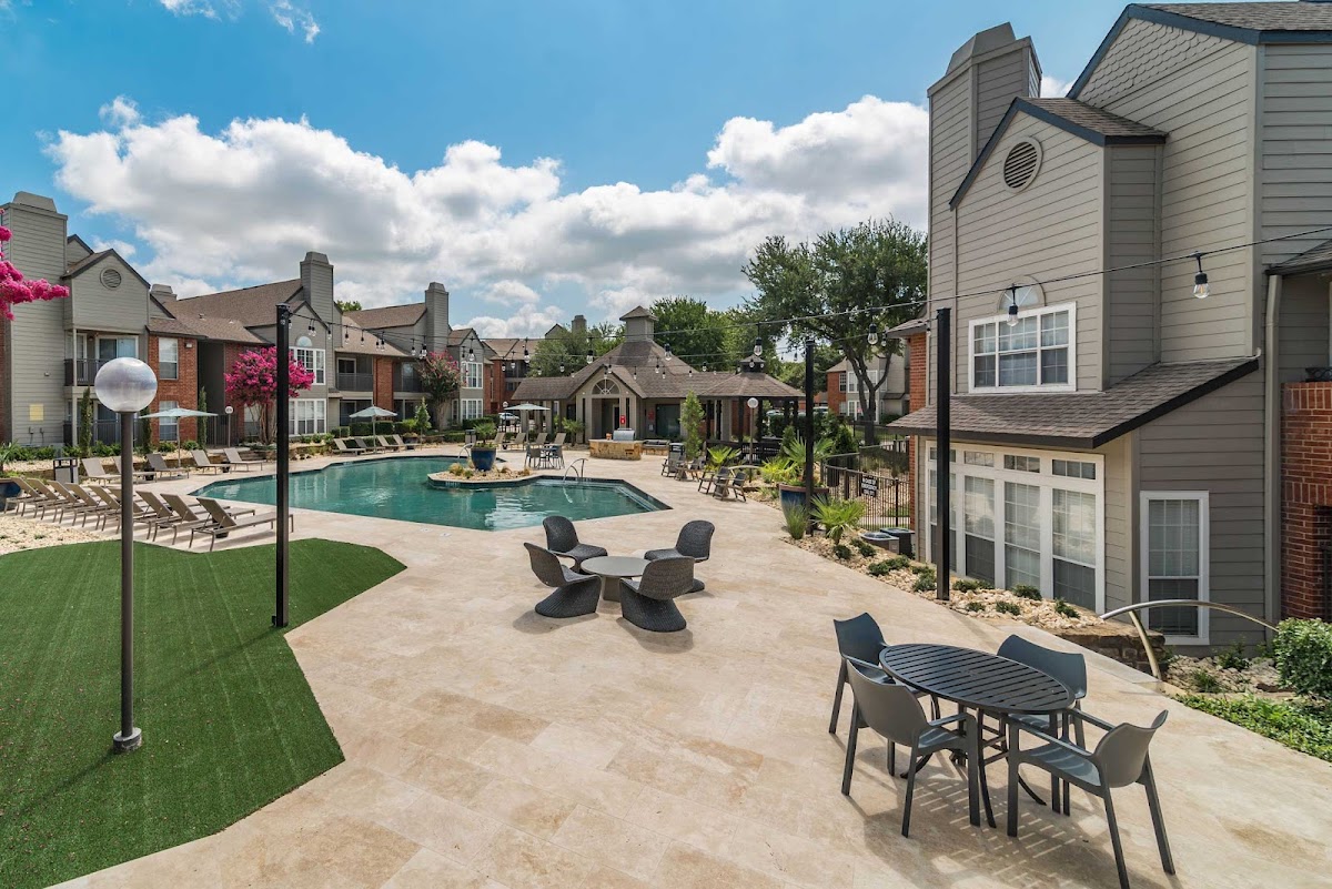 Fountain Wood apartments in Euless, TX