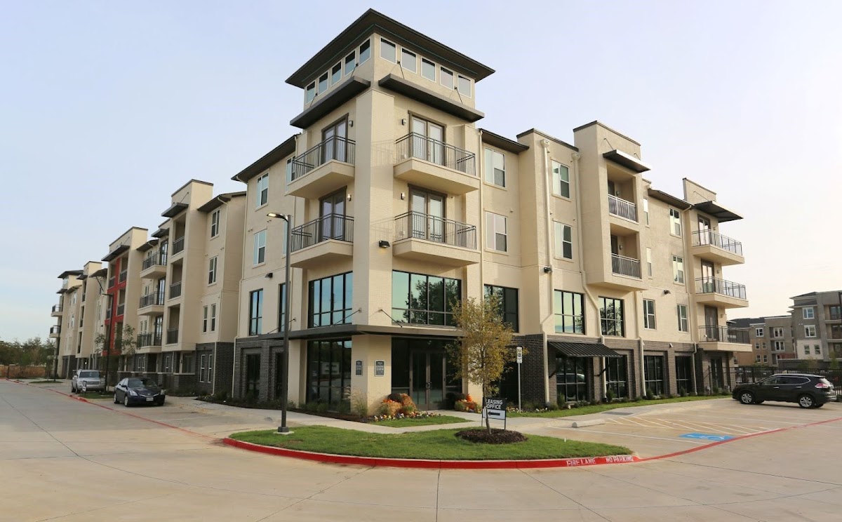 Oxford at Lake View apartments in Corinth, TX