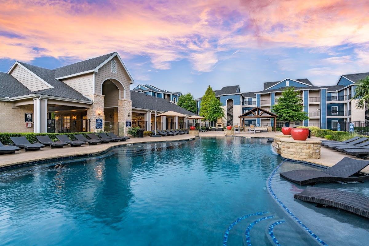 The Leonard apartments in Addison, TX