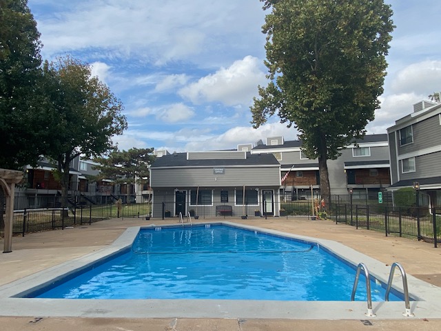 Edge at 40 Apartments & Townhomes apartments in Del City, OK