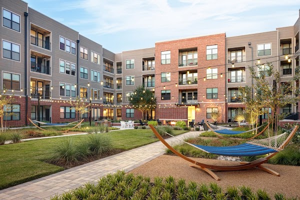 AMLI Addison apartments in Addison TX