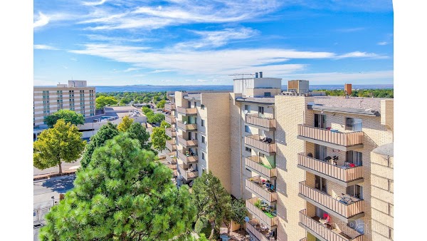 Uptown Square apartments in Albuquerque, NM