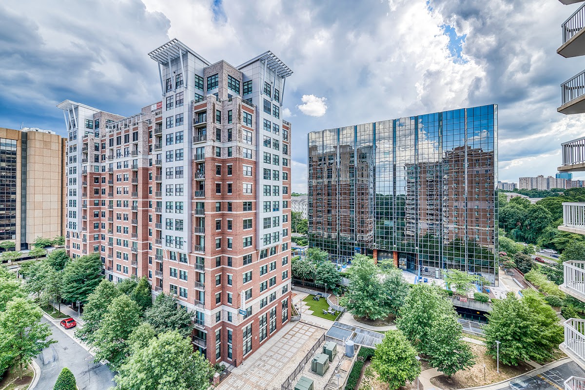 Halstead Tower by Windsor Apartments apartments in Alexandria, VA