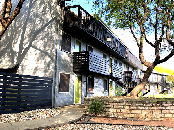 Mia Riverside apartments in Austin TX