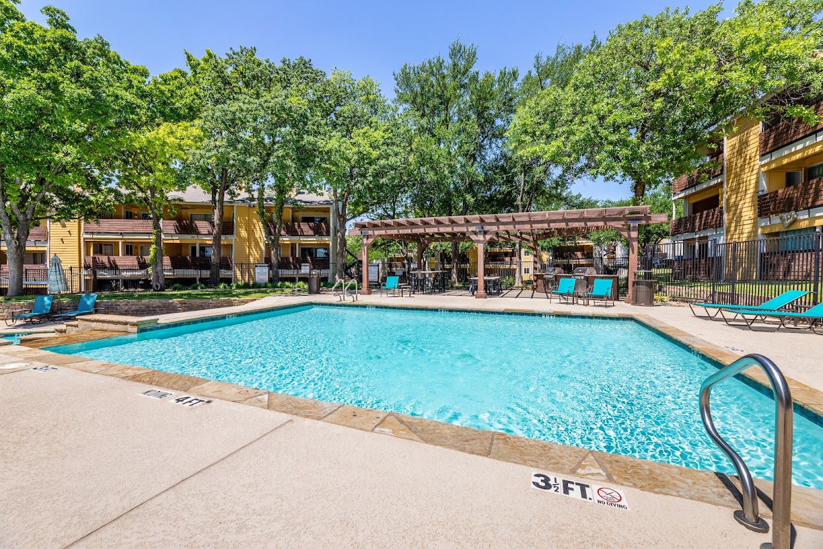 Flintridge Apartment Homes apartments in Arlington, TX
