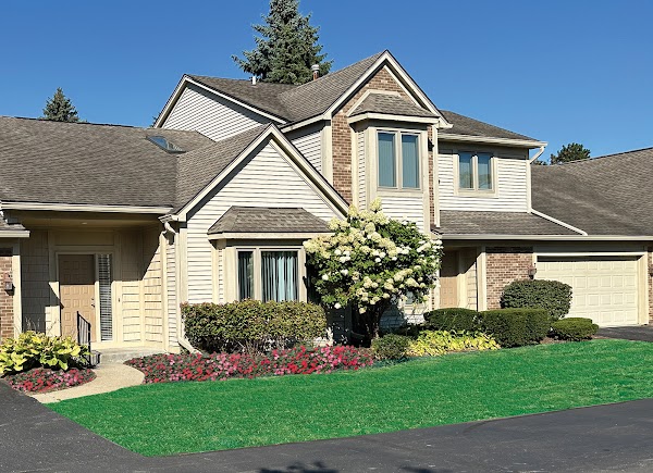 Covington Club Luxury Townhomes apartments in Farmington Hills, MI