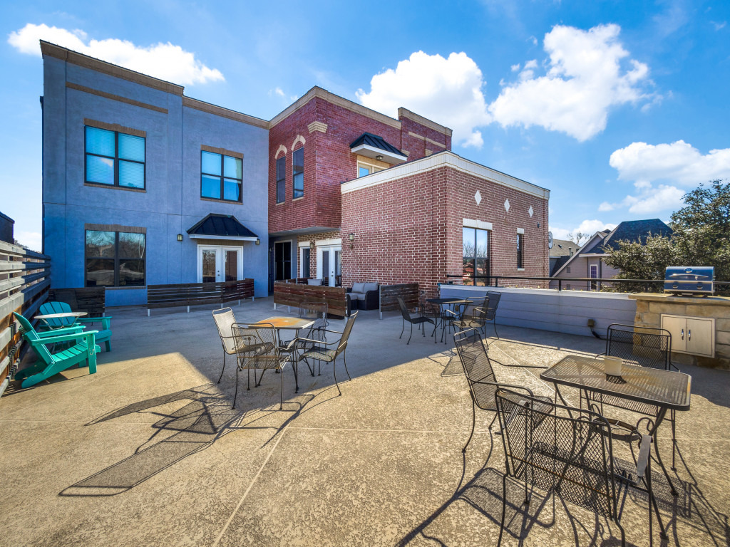 Square9 apartments in Addison, TX