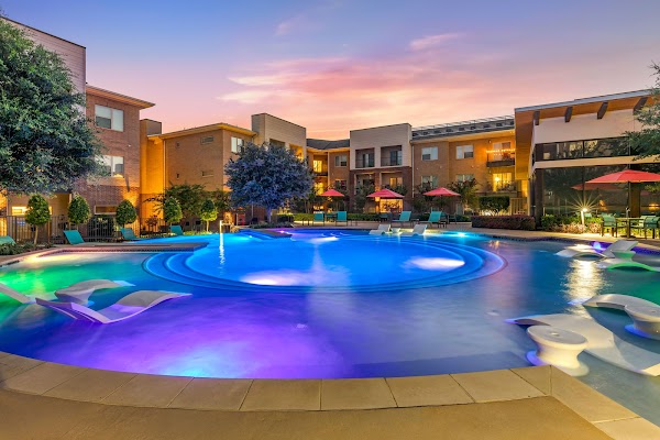 Lantower Legacy Lakes apartments in Addison TX