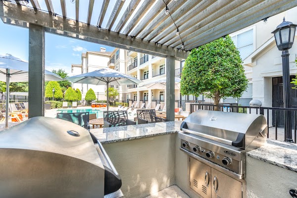 75 West apartments in Addison TX