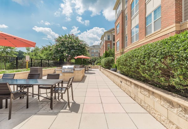 The Courts at Huntington Station apartments in Alexandria, VA