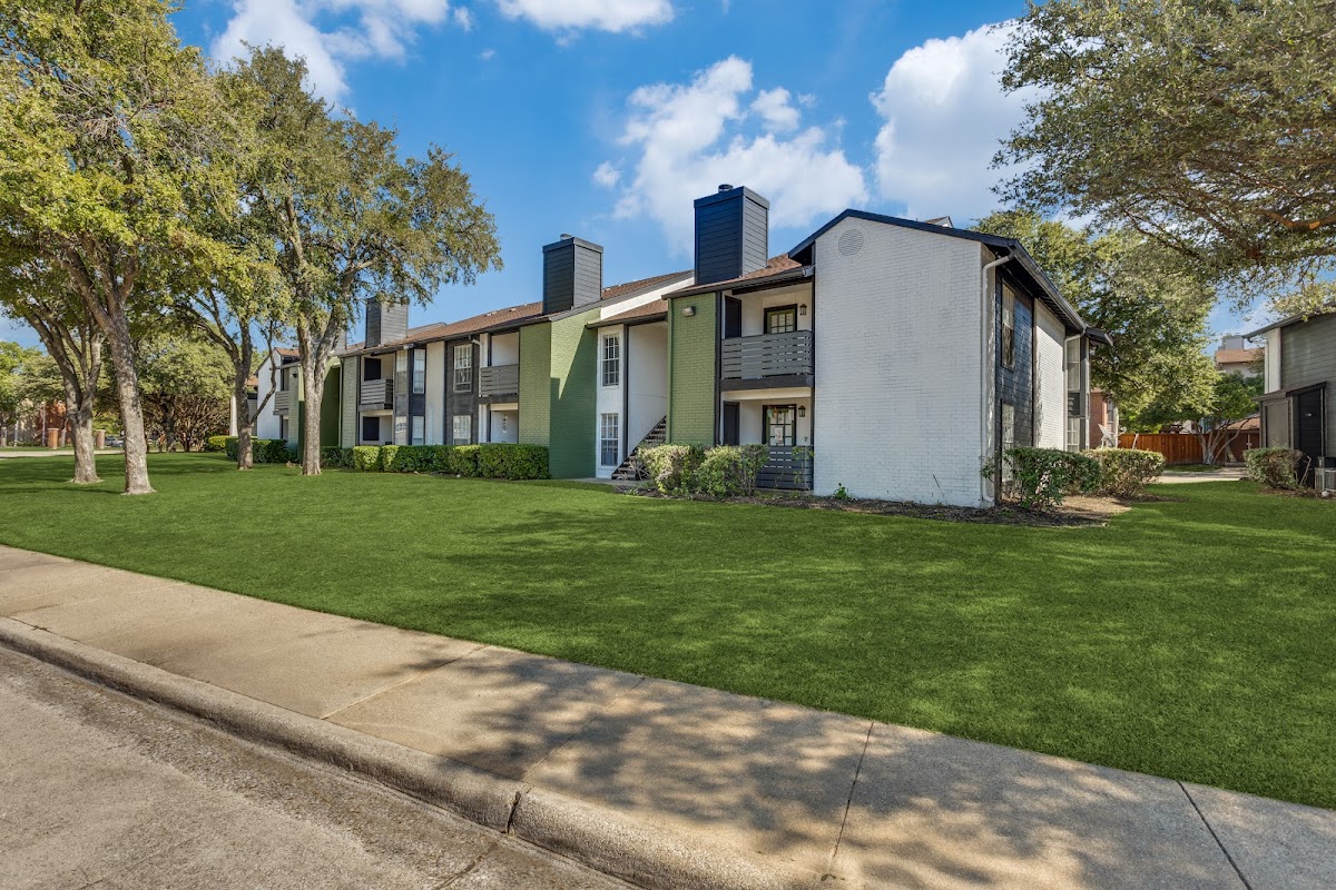 Richmond Apartments apartments in Addison, TX