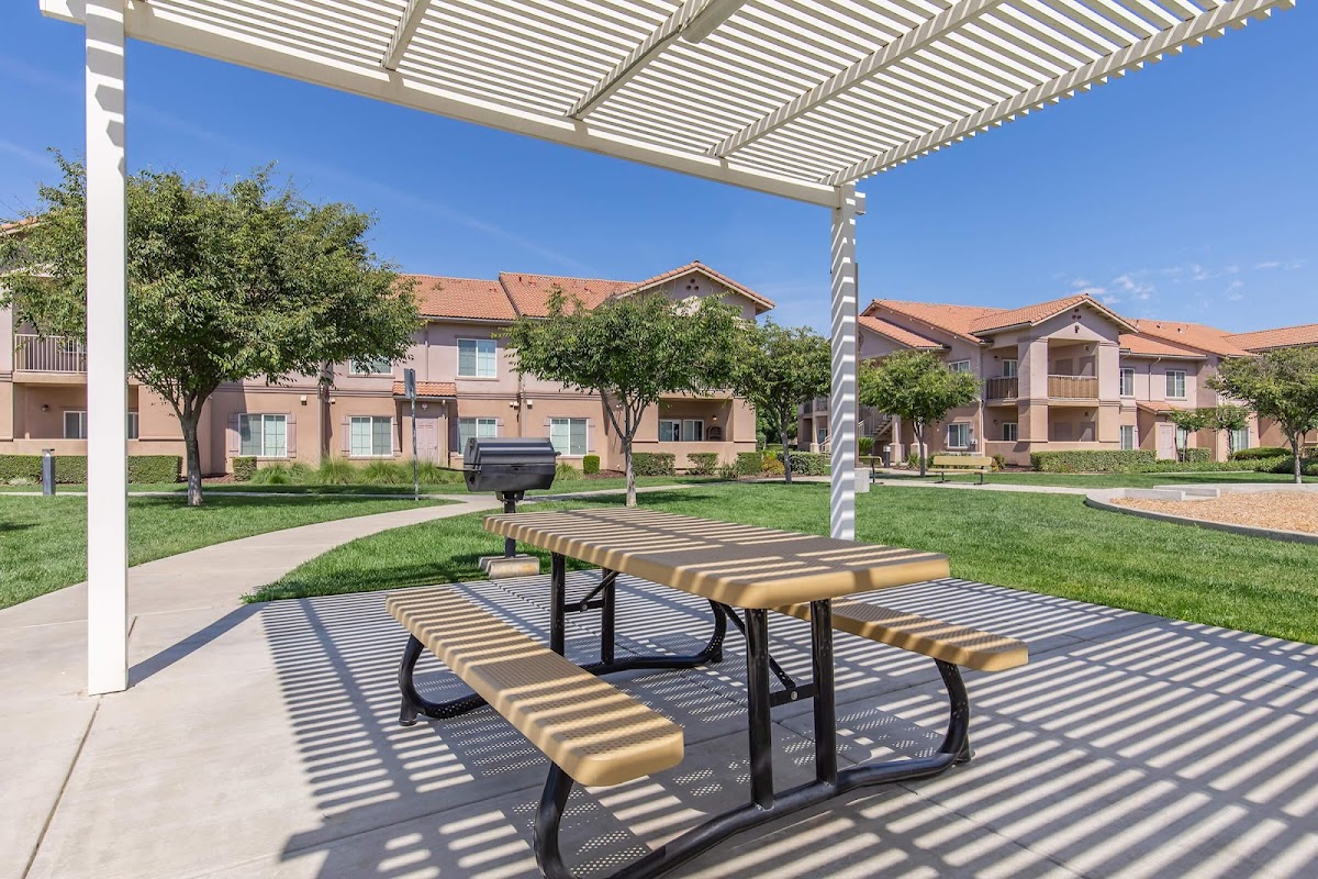 Centennial Place apartments in Hanford, CA