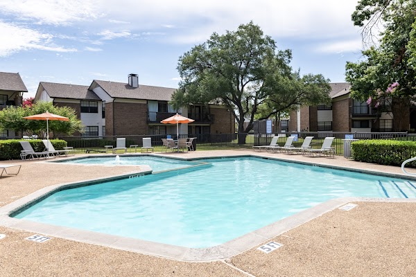 Fox Trails Apartments apartments in Addison, TX