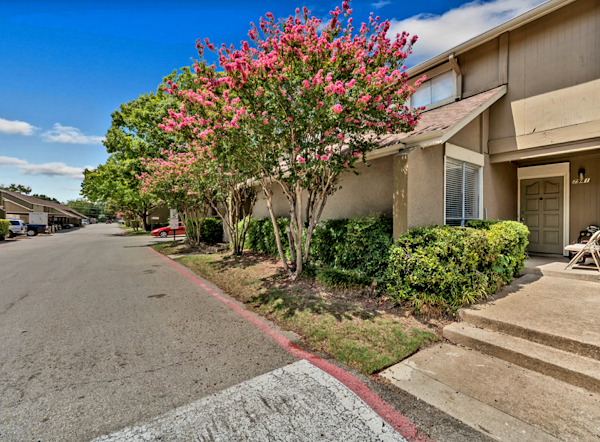 Watersong Villas townhomes & apts apartments in Addison, TX