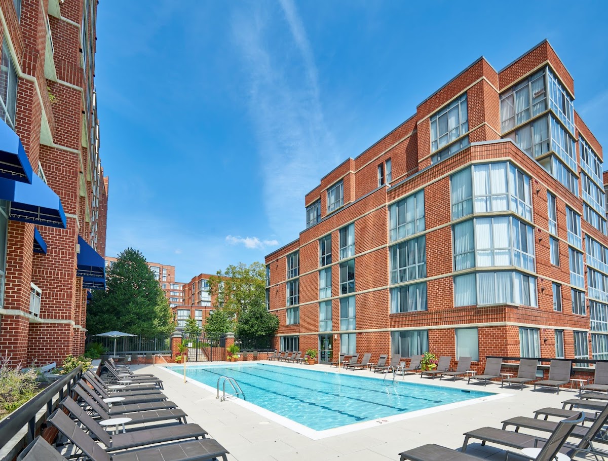 Meridian at Courthouse Commons apartments in Arlington VA