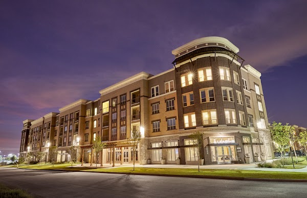 Summit at Stonebriar apartments in Addison, TX