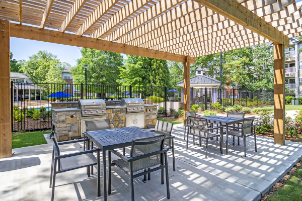 Grande Oaks at Old Roswell Apartment Homes apartments in Alpharetta, GA