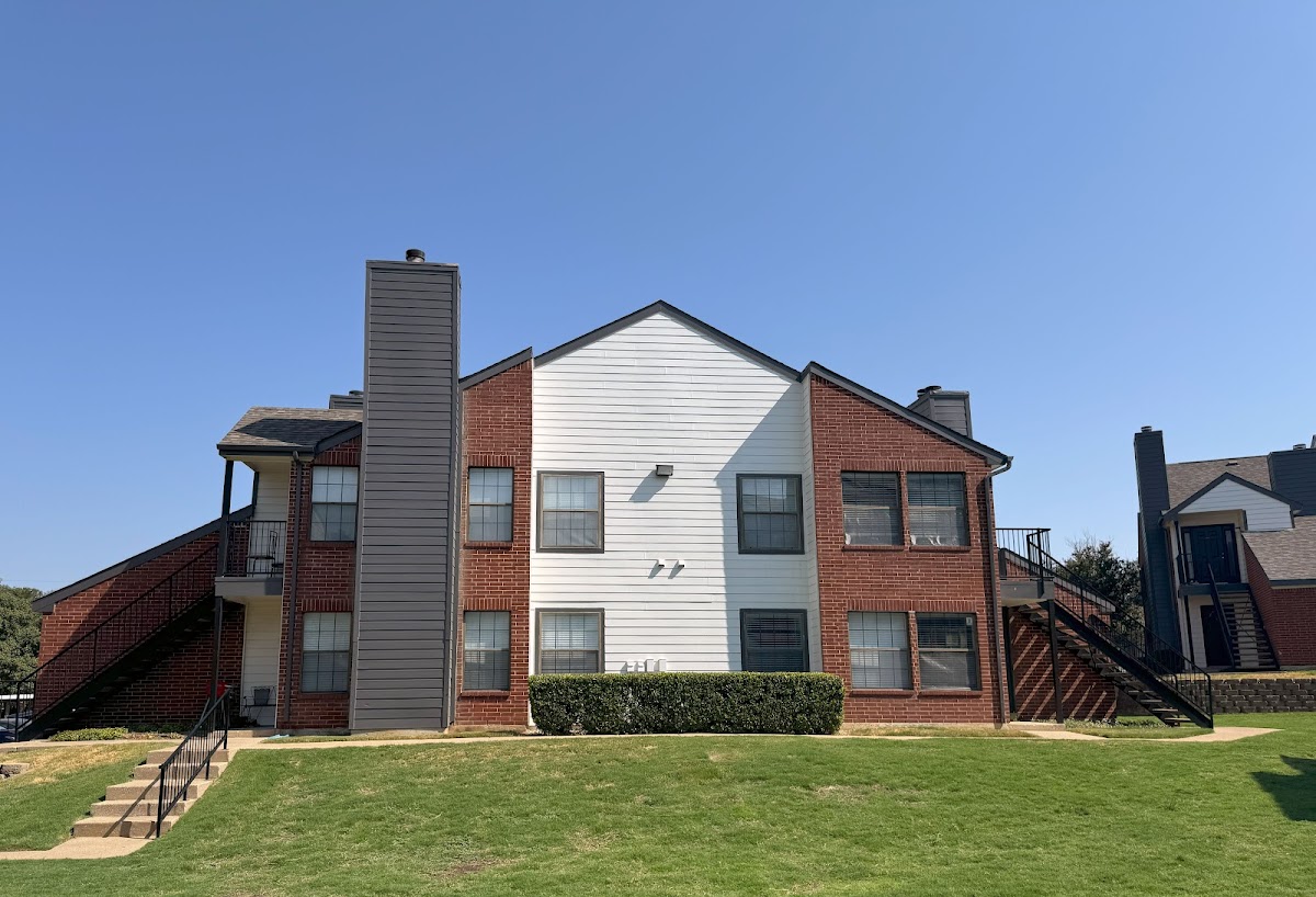 Crossings On Marsh Apartments apartments in Addison, TX