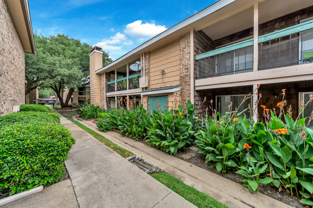 Spring Creek Apartments apartments in Dallas TX