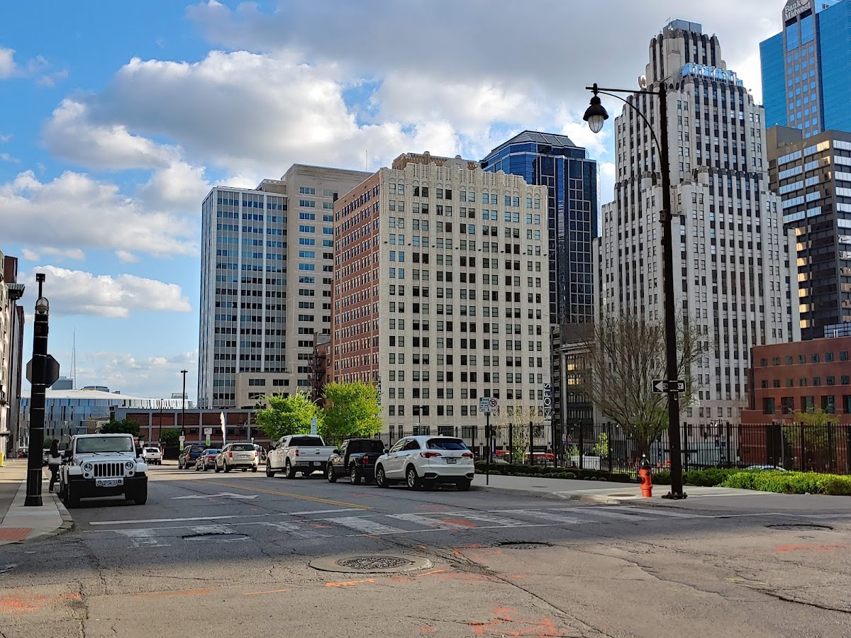 Pickwick Plaza Apartments apartments in Kansas City MO